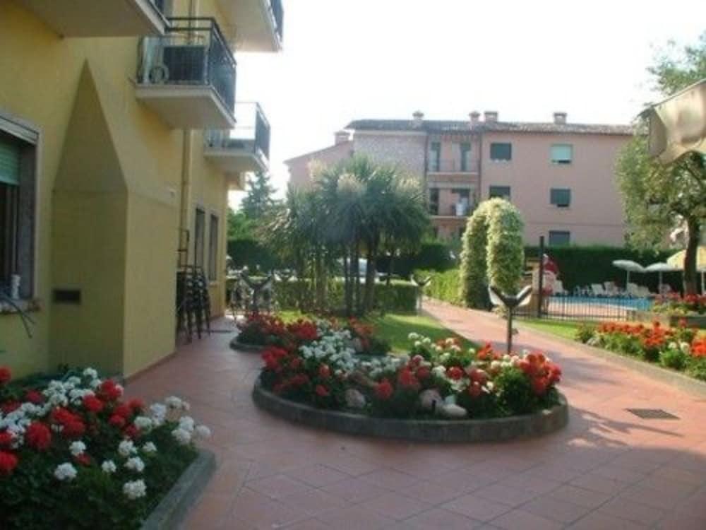 Hotel Bella Peschiera Peschiera del Garda Exterior photo